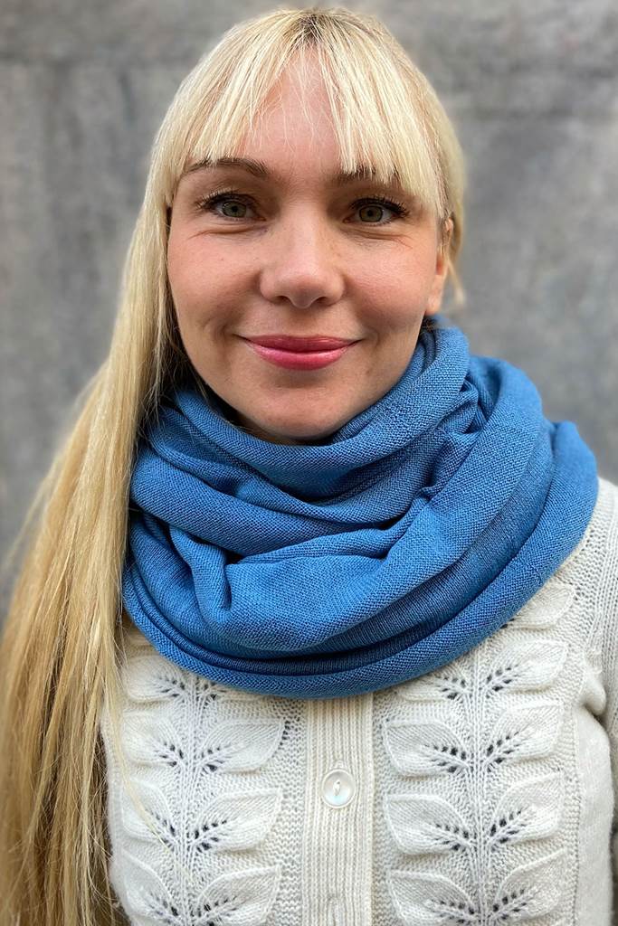 Knitted scarf Duvblå