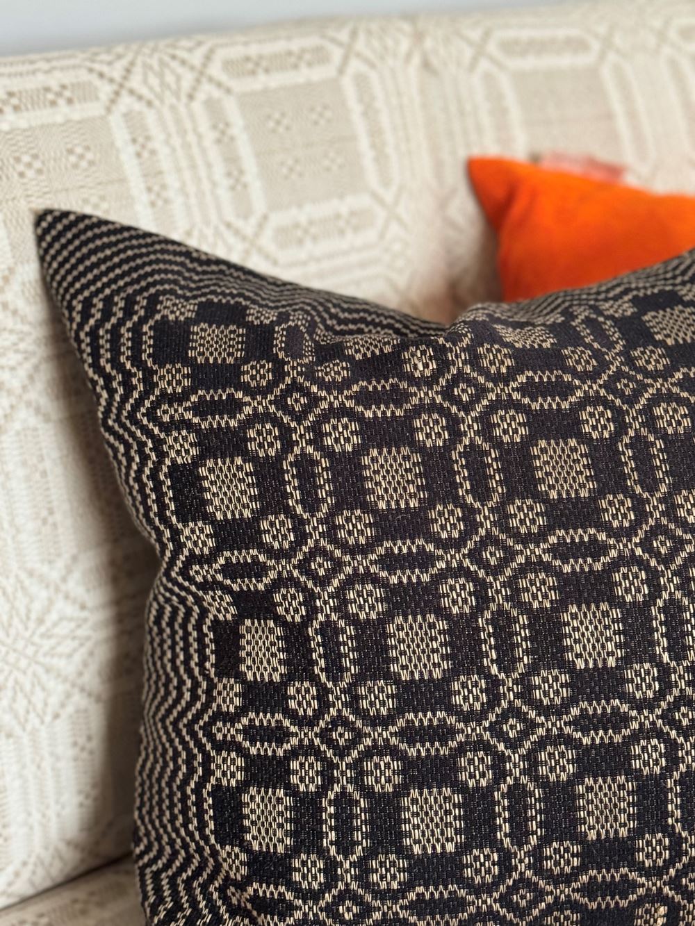Cushion, TÄLLBERGSKRUS, Black/Unbleached