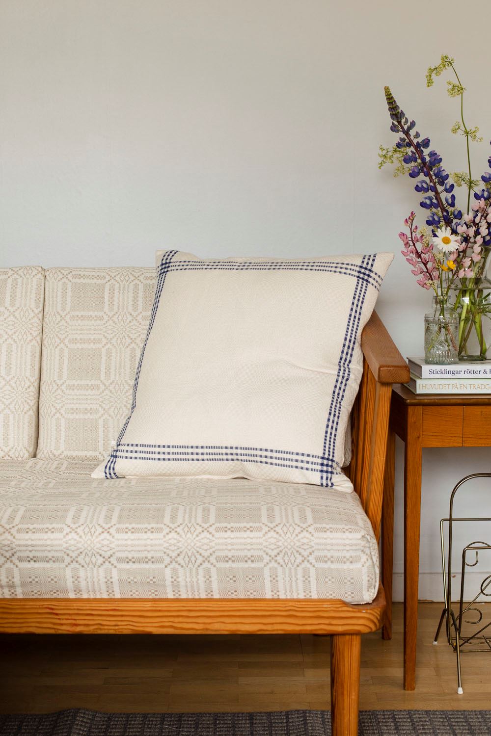 Cushion, Daladräll