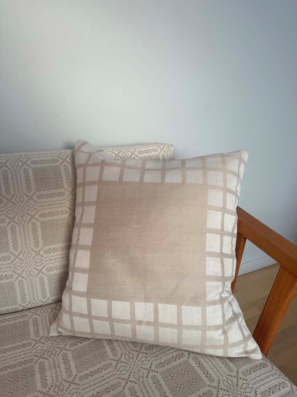 Cushion, Isrutan, bleached or unbleached