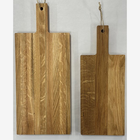 CUTTING BOARD W.HANDLE OIL.OAK