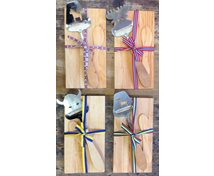 TRAY ALDER WITH KNIFE CHEESESLICER S AND RIBBON