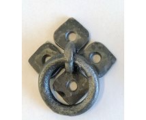 HANDSM.SMIDESBESLAG/RINGHÄNGARE 4 KLÖVER 6CM