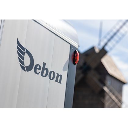 Debon Roadster C900 - grå aluminiumväggar, Skåpsläp