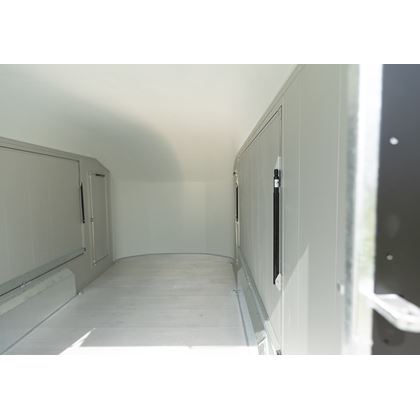 Debon Roadster C900 - grå aluminiumväggar, Skåpsläp