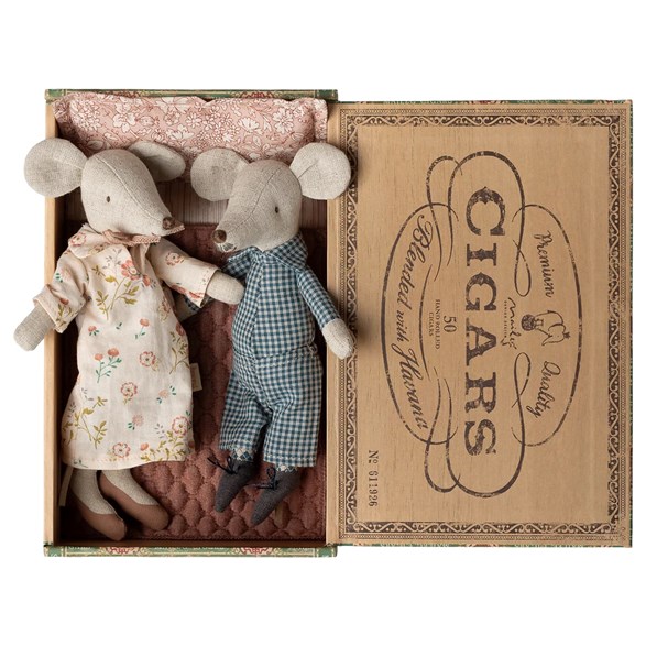 Maileg Grandma and grandpa mice in cigar box