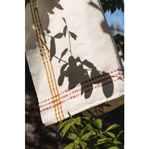 Insjöns Väveri x Emma Olbers, Towel in Ochre/Pink