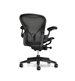 Herman Miller Aeron, grafitt svart, Fixed ZSS, tilt-limiter, armlener i svart vinyl