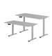 Hev og senkbart skrivebord, sveiv, grå stativ, grå bordplate, 8 størrelser