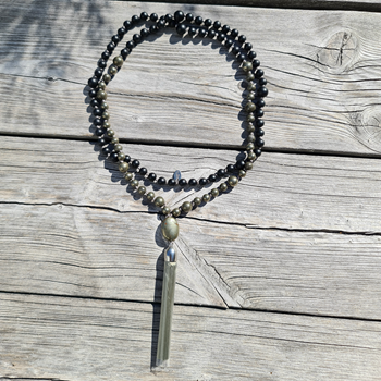 Wealthy. Mala Halsband