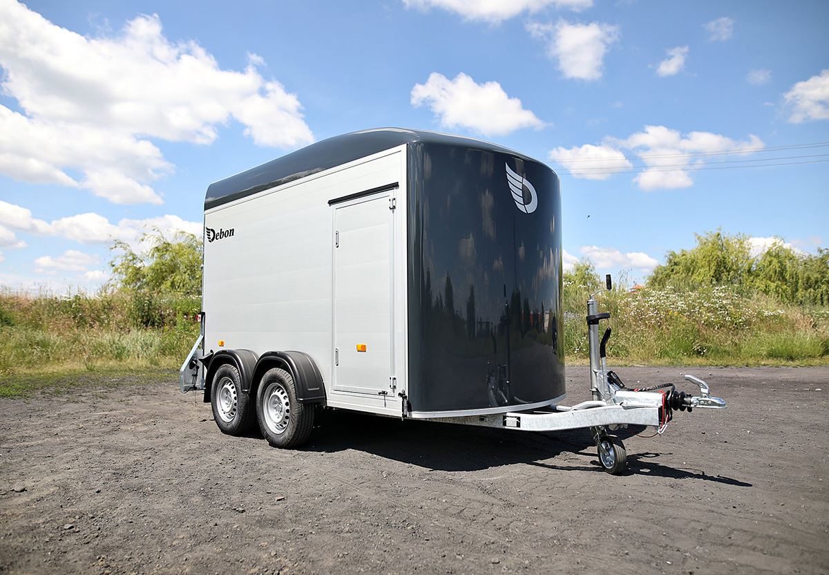 Debon Roadster C500 - grå plywoodväggar, Skåpsläp
