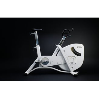 Monark Evo, Trainer