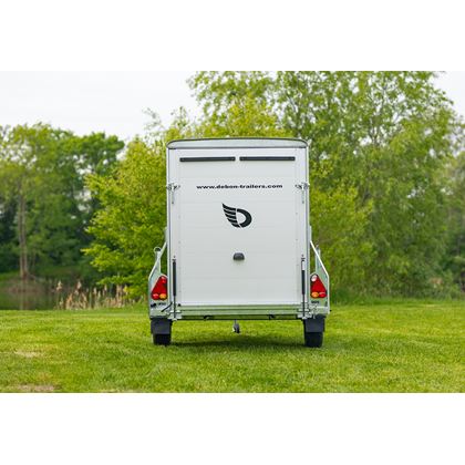 Debon C255 - vita plywoodväggar, Skåpsläp