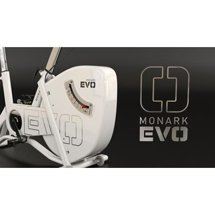 Monark Evo, Trainer