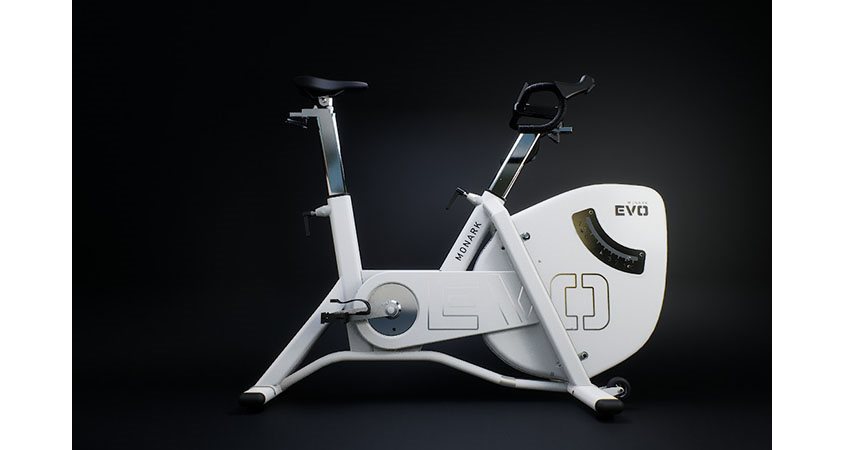 Monark Evo, Trainer