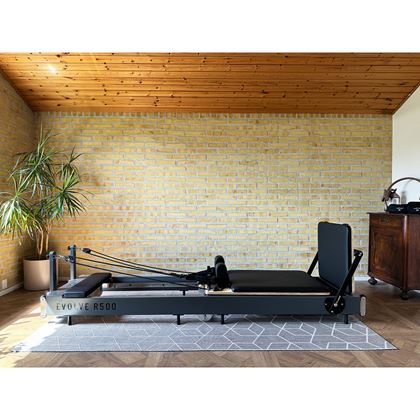 Titan LIFE Reformer Evolver R500, Pilates Reformer