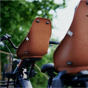 Urban Iki Barnstol Fram Bio Plastic Haniwa Brown/Bincho Black