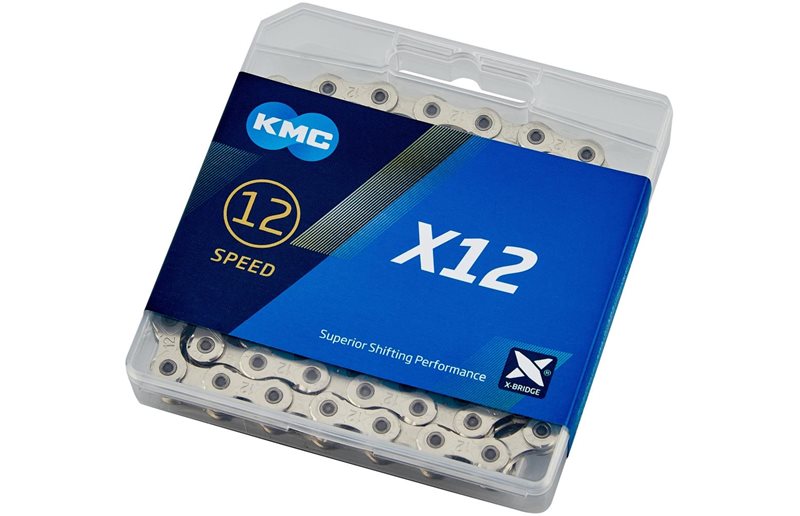 <p><strong>KMC Kedja X12 12-vxl 126L Silver/Svart</strong> KMC X12 är en pålitlig kedja optimerad för moderna 12-delade system. Med 126 länkar passar den de flesta mountainbikes och landsvägscyklar, och erbjuder hög precision och tyst gång.</p><ul><li>Kom