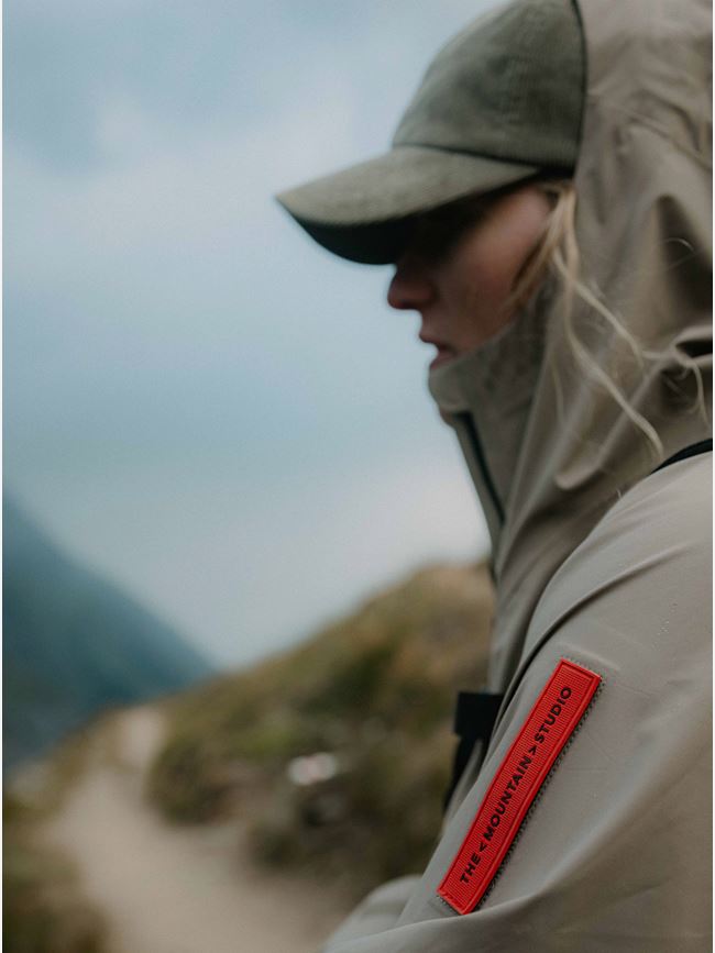 The Mountain Studio ALP 3 LIGHT SHELL JACKET DAM