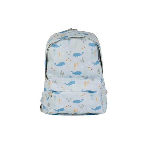 Little backpack, ocean