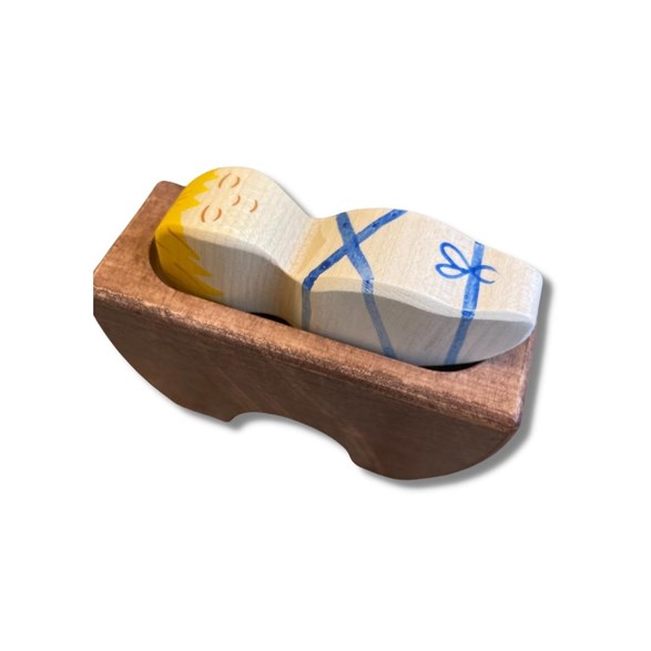 Jesusbarnet med krubba (träfigur från Holztiger)