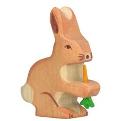 Holztiger Hare med morot