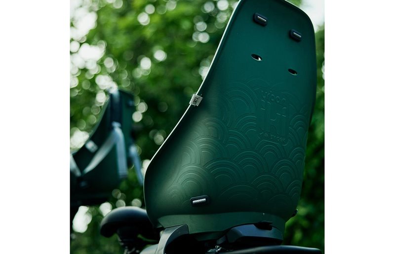 Urban Iki Børnesæde med Bagagebærer i Bio Plastic Mosu Green/Bincho Black