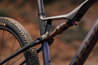 Täysjousto maastopyörä Orbea Oiz H30 Moondust Blue-Leo Orange