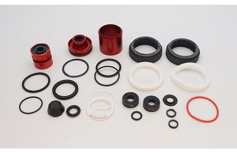 ROCKSHOX 200 timer/1 år Service Kit (Inneholder Støvsegl, Skumringer, O-ring Tetninger, Chgr3 Demper Tetningshode, Debonair+ Tetningshode - Lyrik Select+ D1+/Ultimate D1+ (2023+)
