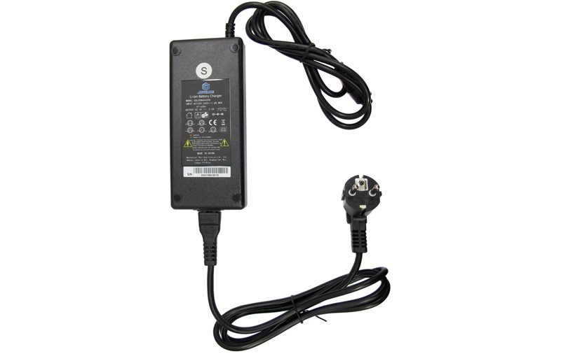 Sport Drive Laturi 5Pin 7,5H