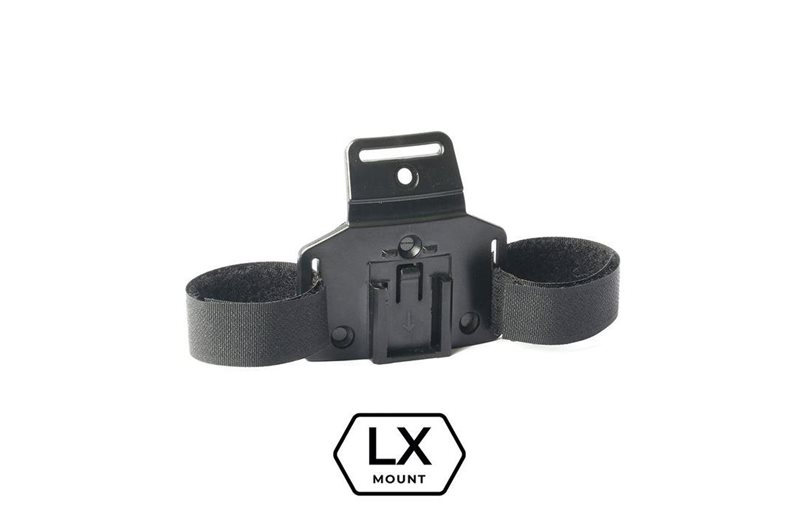 LEDX Kypäräkiinnitys LX-mount valaisimelle kypäriin, joissa on ilmanvaihtoaukkoja