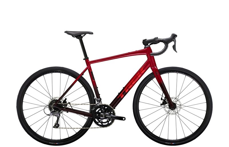 Trek Racer Domane AL 2 Gen 4 Crimson til Mørk Carmine Fade