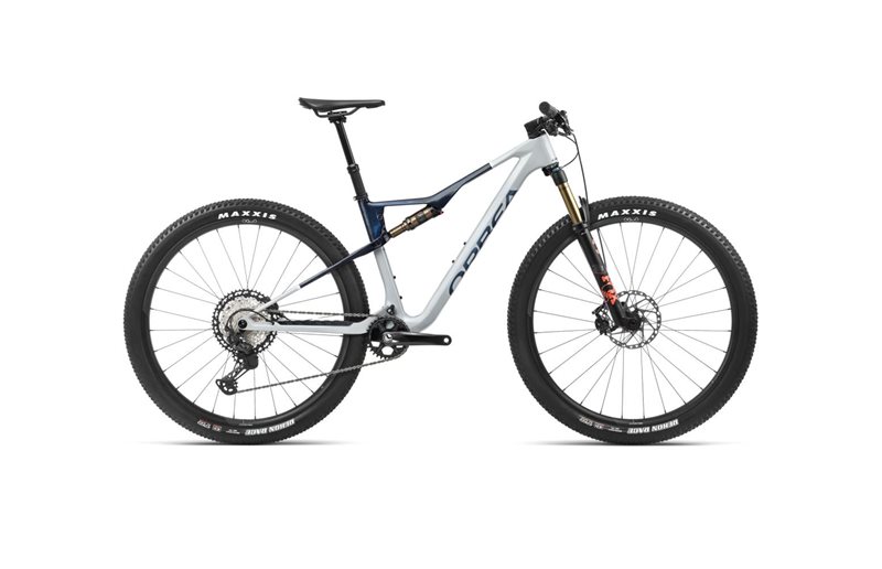 Orbea Heldämpad Mtb Oiz M10 Halo Silver-Blue Carbon View Gloss (HALO SILVER-BLUE CARBON VIEW GLOSS/L)