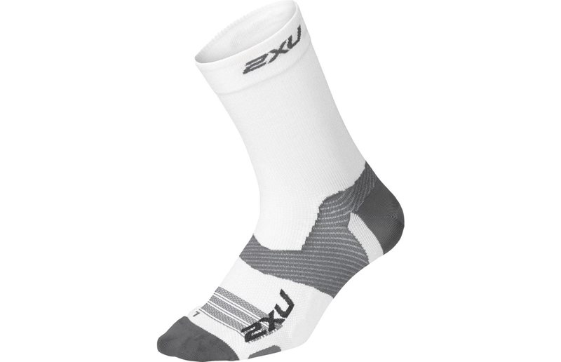 2XU Løbestrømper Vectr Light Crew Socks Unisex White/Grey