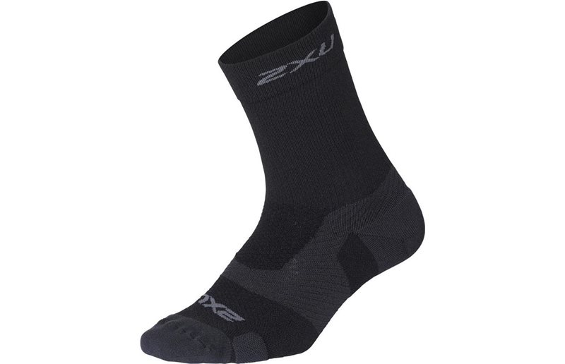 2XU Juoksusukat Vectr Light Crew Socks Unisex Black/Titanium