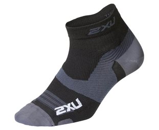 2XU Juoksusukat Vectr Ultralight 1/4 Crew Socks Unisex Black/Titanium
