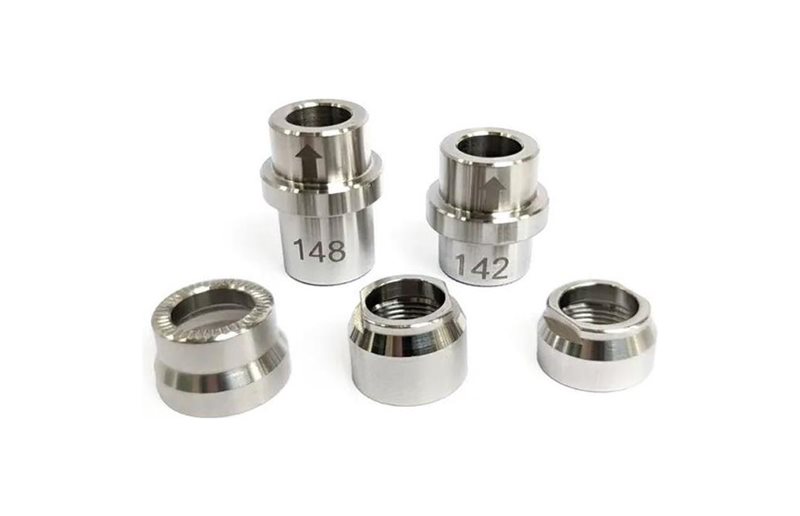 Wahoo Läpiakseli-adapterisarja Thru Axle Adapter Kit KICKR Core/V4