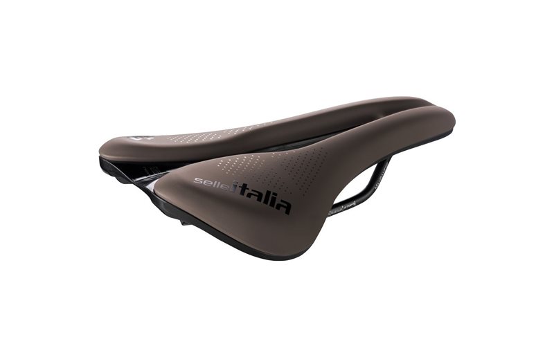 Satula Selle Italia Novus Boost Evo Gravel TM Superflow Ruskea