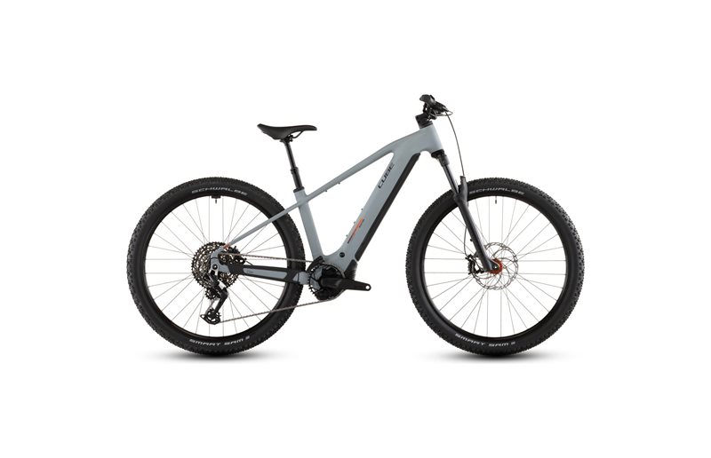 El MTB Cube Reaction Hybrid Race 800 Vulcan/Orange