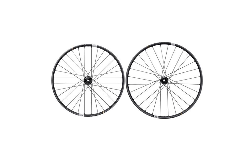 Kiekkopari Crankbrothers Synthesis Mixed E11 9/10/11-vaihteinen HG 6-pultti 15x110/12x148mm Carbon TLR